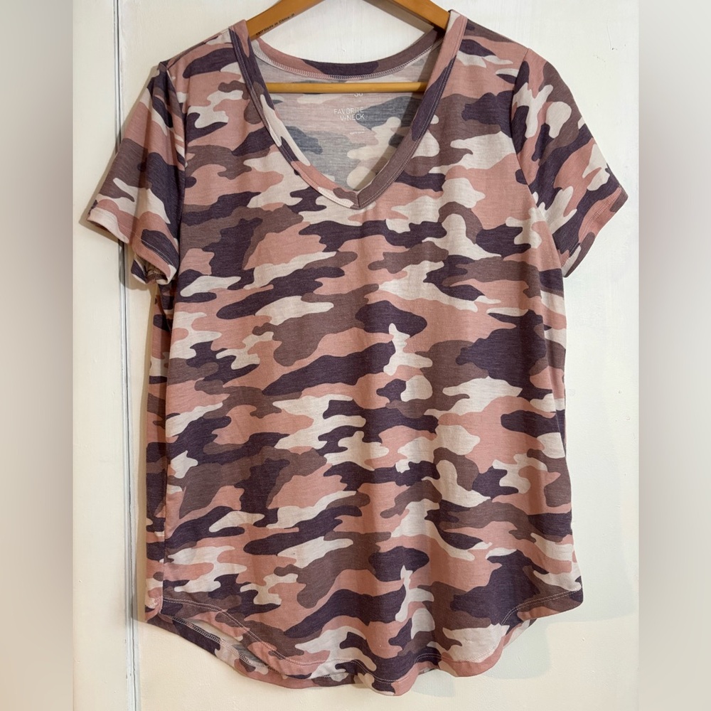 SO Women's Pink and Purple Camo V-Neck Tee